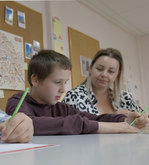 enfant de l'ime charleville en salle de classe