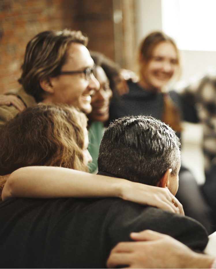 groupe de personnes pour travail en association zoom