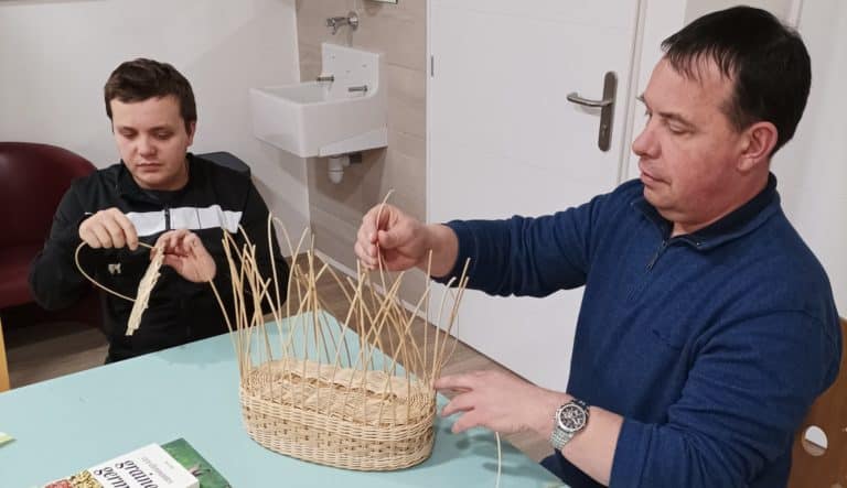 papillons blancs fiche accueil de jour le mirandis creation panier en osier