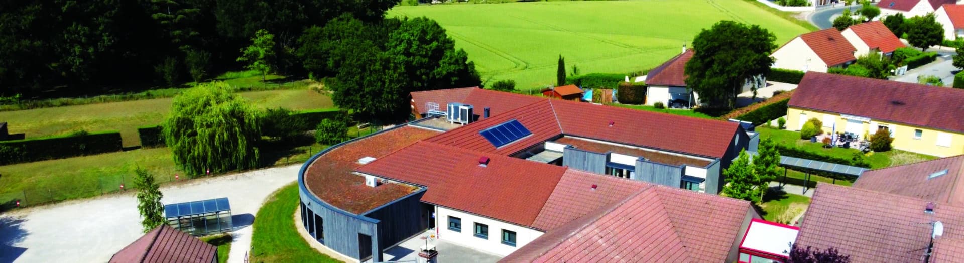 papillons blancs fiche eam le mirandis vue aerienne exterieure etablissement