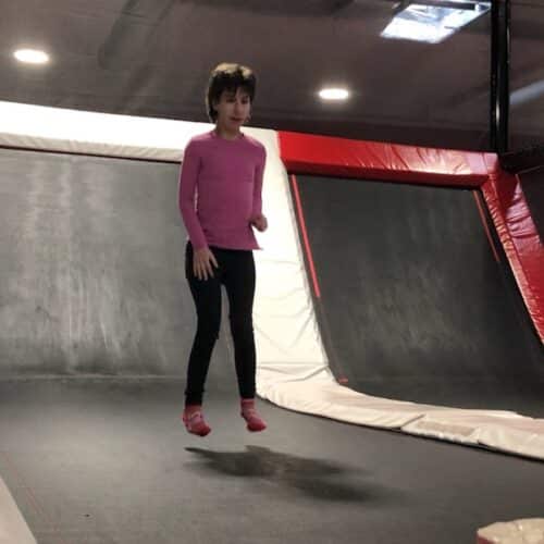 Résidente sur trampoline